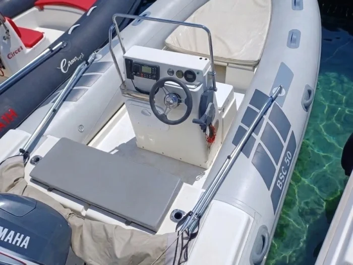 Console di guida semplice gommone noleggio Alghero