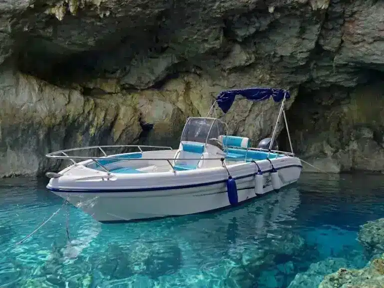 Alghero boat rental to explore the Grotta dei Palombi at Capo Caccia