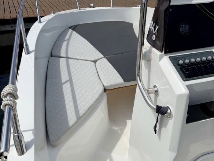 Idea 53: the boat without a license from Ares in Alghero