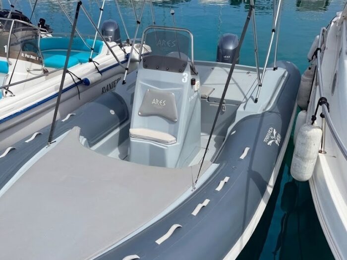 Large bow sundeck of the Trimarchi 580 RIB for rent in Alghero