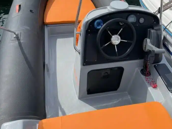 Interni gommone noleggio Alghero