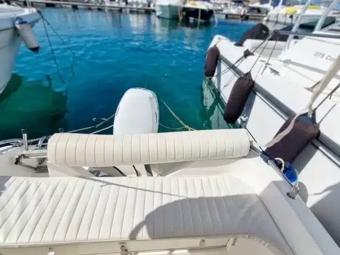 White Yamaha 40 HP outboard engine, no license required