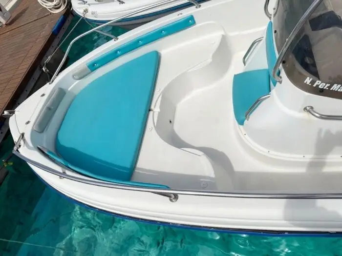 Large bow sundeck of the Ranieri Soverato rental boat in Alghero