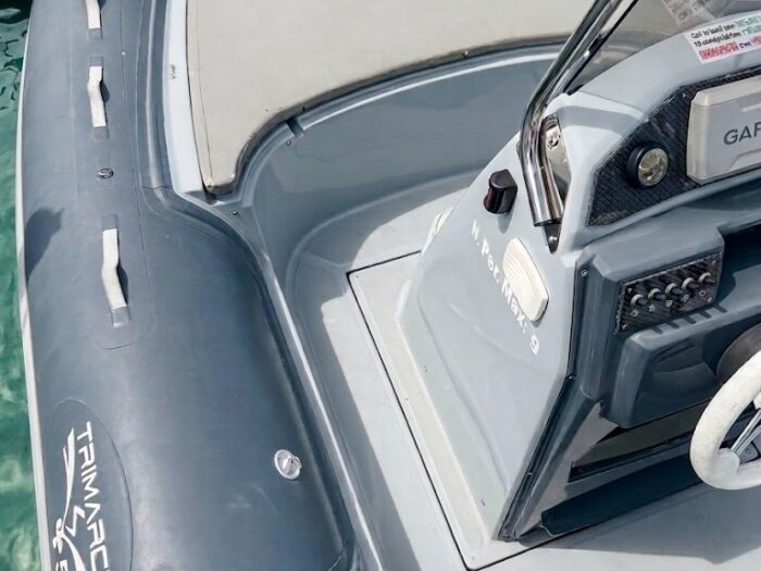 Ergonomic helm station of the Trimarchi 580 RIB for rental in Alghero
