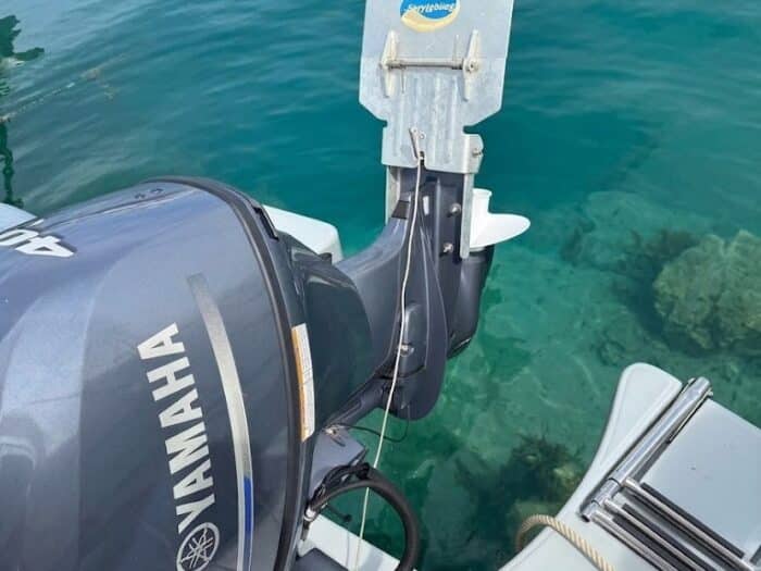 Reliable 40hp engine for Alghero RIB rental without a license