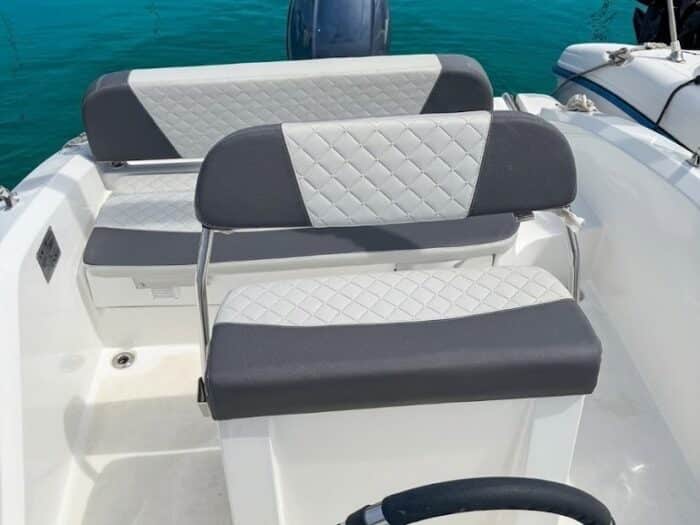 Detail of two-tone cushions of the Idea 53 rental boat in Alghero