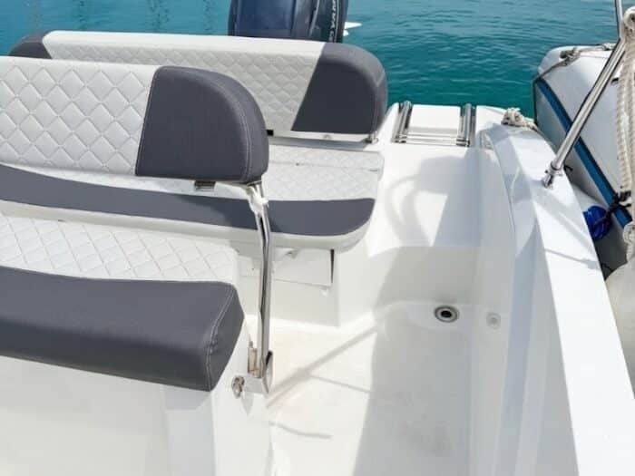 Comfortable stern seating on the Idea 53 boat for rent in Alghero